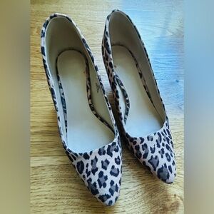 Leopard Print Women's Heels 👠  size 8